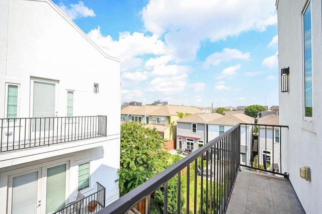 955 W 24th Street C, Houston, TX 77008