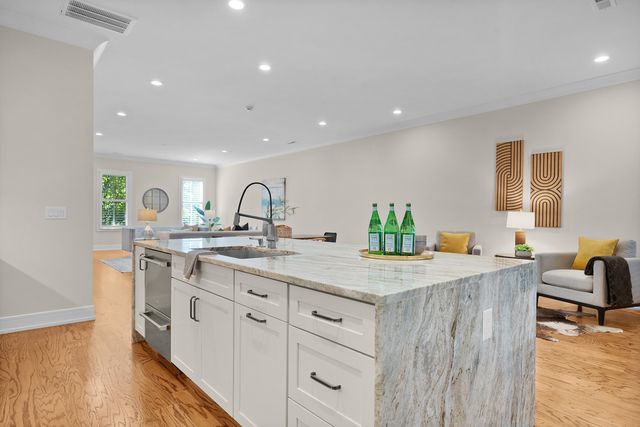 247 Walnut Street, Chattanooga, TN 37403
