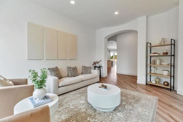 10055 Foothill Avenue, Gilroy, CA 95020