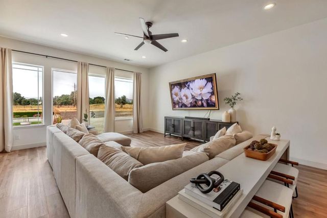 10055 Foothill Avenue, Gilroy, CA 95020