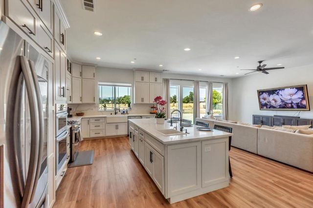 10055 Foothill Avenue, Gilroy, CA 95020