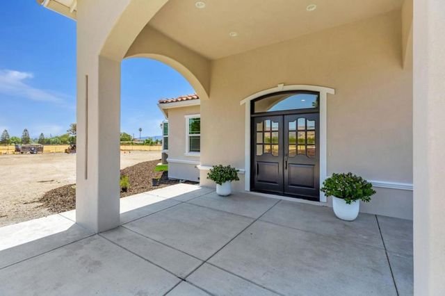 10055 Foothill Avenue, Gilroy, CA 95020