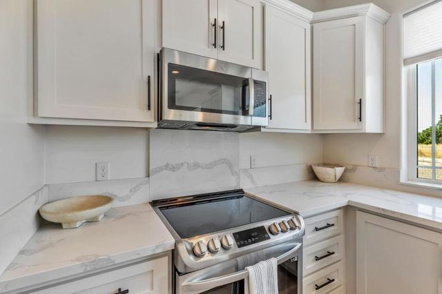 10055 Foothill Avenue, Gilroy, CA 95020