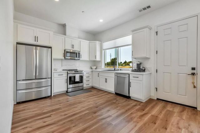 10055 Foothill Avenue, Gilroy, CA 95020