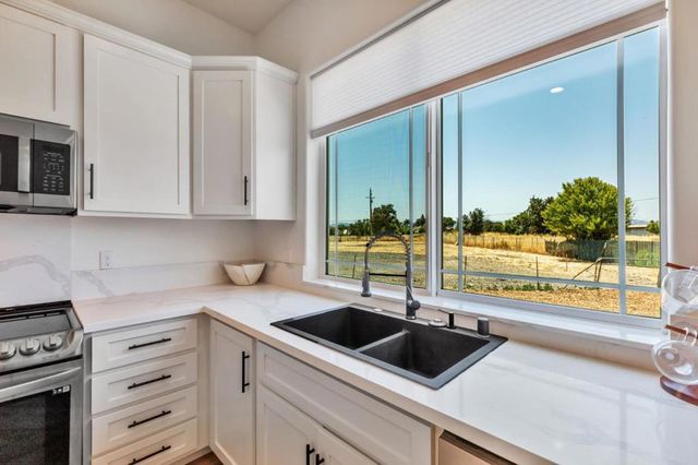 10055 Foothill Avenue, Gilroy, CA 95020