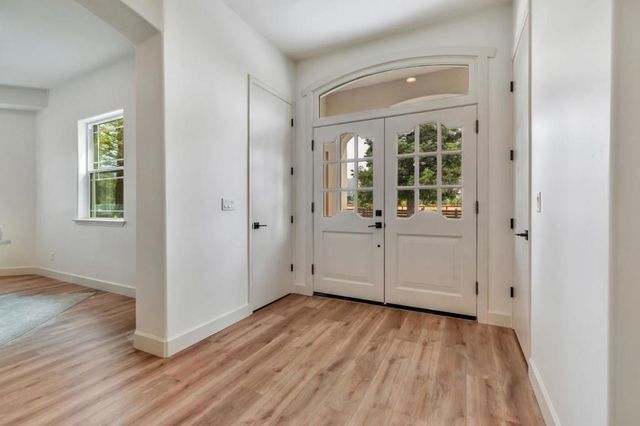 10055 Foothill Avenue, Gilroy, CA 95020