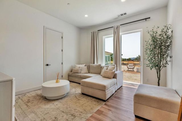 10055 Foothill Avenue, Gilroy, CA 95020