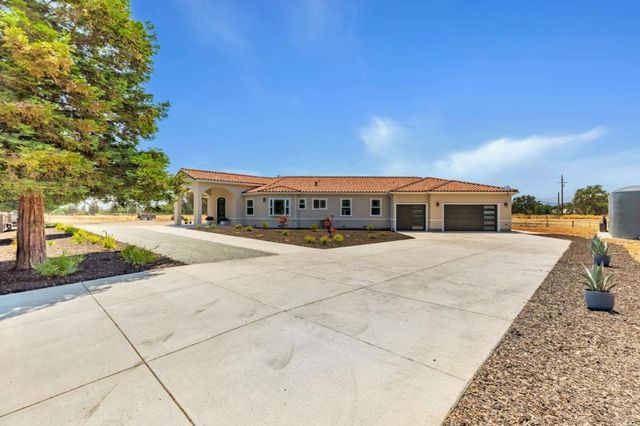 10055 Foothill Avenue, Gilroy, CA 95020