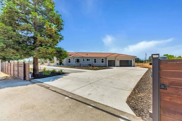 10055 Foothill Avenue, Gilroy, CA 95020