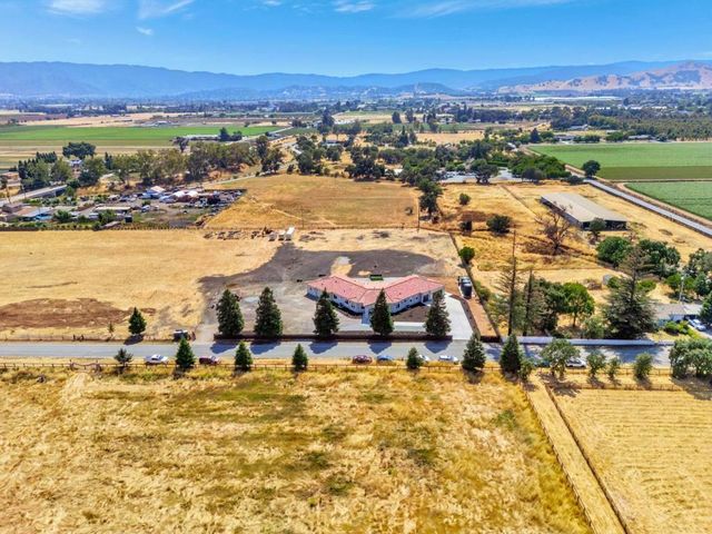 10055 Foothill Avenue, Gilroy, CA 95020