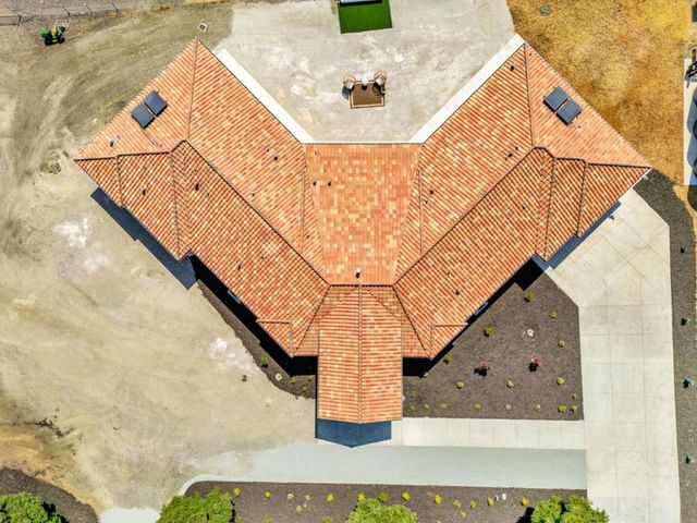 10055 Foothill Avenue, Gilroy, CA 95020