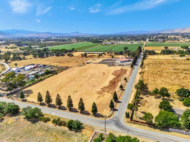 10055 Foothill Avenue, Gilroy, CA 95020