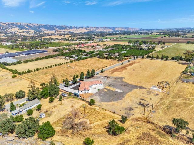 10055 Foothill Avenue, Gilroy, CA 95020