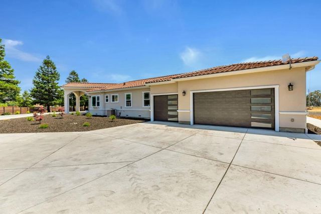 10055 Foothill Avenue, Gilroy, CA 95020