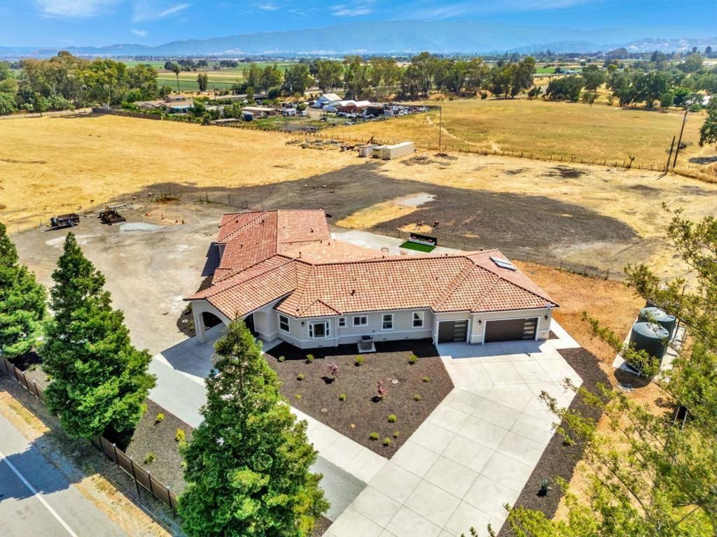 10055 Foothill Avenue, Gilroy, CA 95020