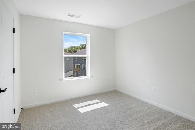 35598 PINE NEEDLE LN, Locust Grove, VA 22508
