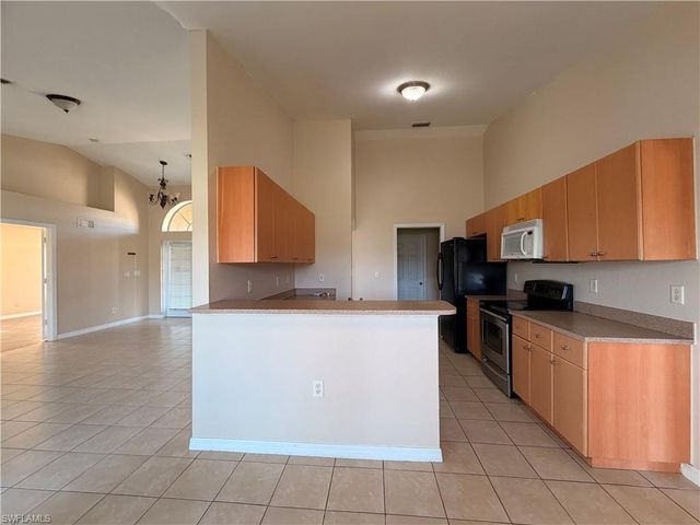 3808 25th ST SW, Lehigh Acres, FL 33976