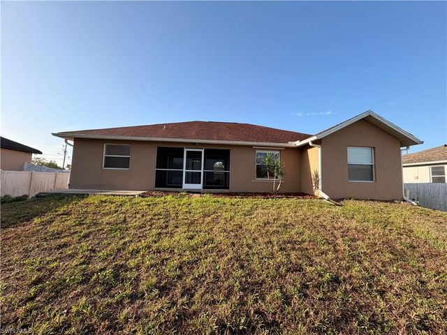 3808 25th ST SW, Lehigh Acres, FL 33976