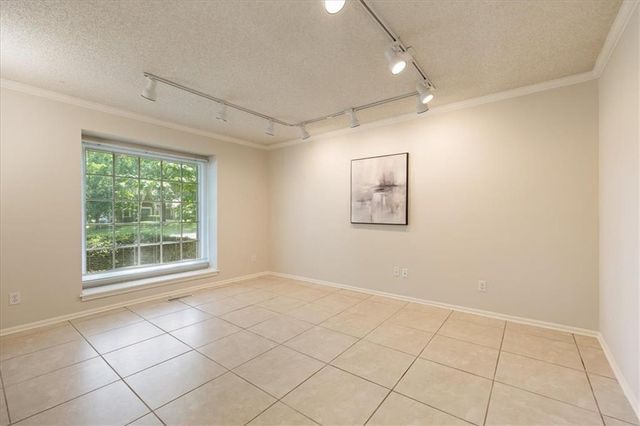16206 Riggs Road, Stilwell, KS 66085