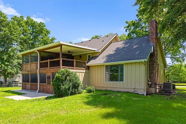 16206 Riggs Road, Stilwell, KS 66085