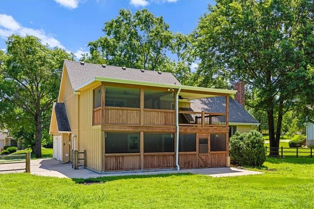 16206 Riggs Road, Stilwell, KS 66085