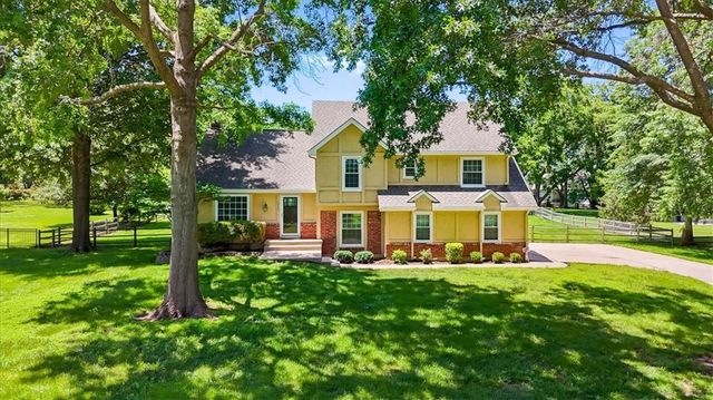 16206 Riggs Road, Stilwell, KS 66085