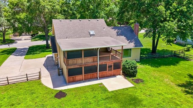 16206 Riggs Road, Stilwell, KS 66085
