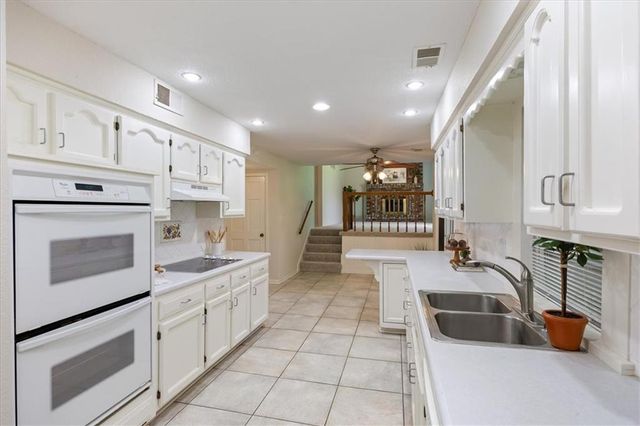 16206 Riggs Road, Stilwell, KS 66085
