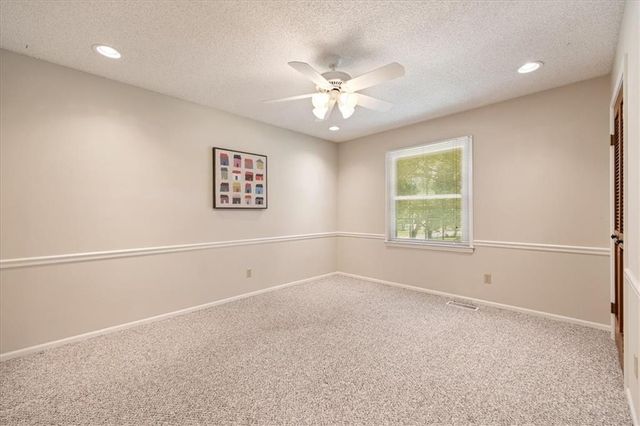 16206 Riggs Road, Stilwell, KS 66085