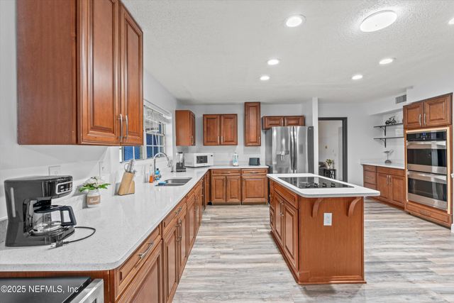836 MANDALAY Road, Jacksonville, FL 32216