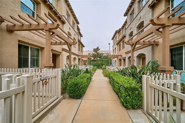 853 E Hollyvale, Azusa, CA 91702