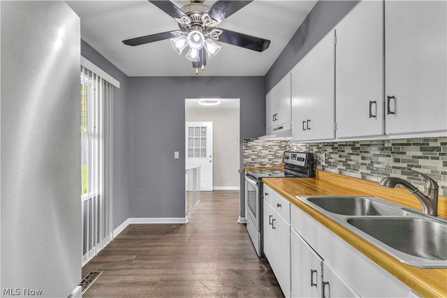 6674 Newbury Lane, Cleveland, OH 44130