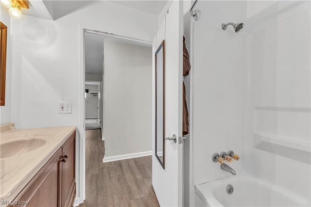 6674 Newbury Lane, Cleveland, OH 44130
