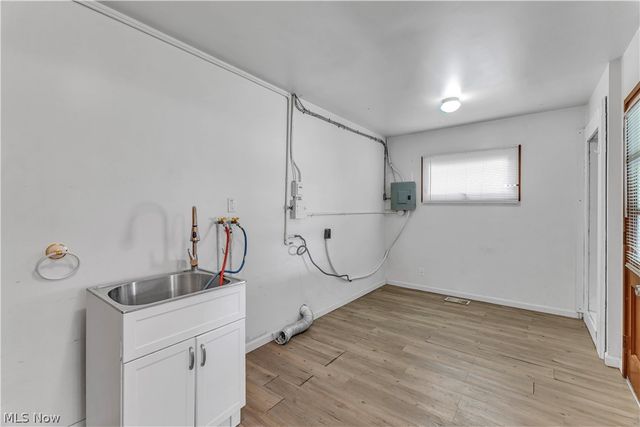 6674 Newbury Lane, Cleveland, OH 44130
