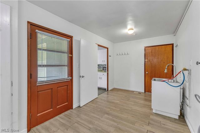 6674 Newbury Lane, Cleveland, OH 44130