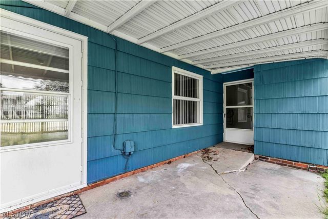 6674 Newbury Lane, Cleveland, OH 44130