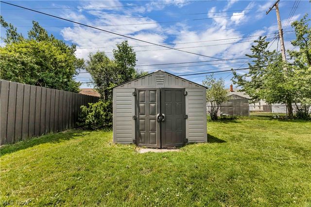 6674 Newbury Lane, Cleveland, OH 44130
