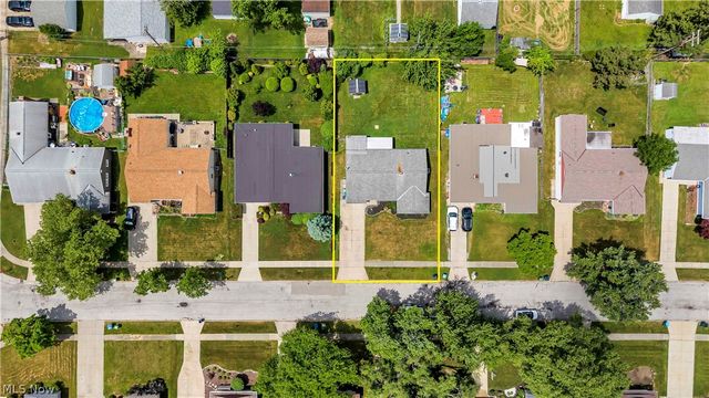 6674 Newbury Lane, Cleveland, OH 44130