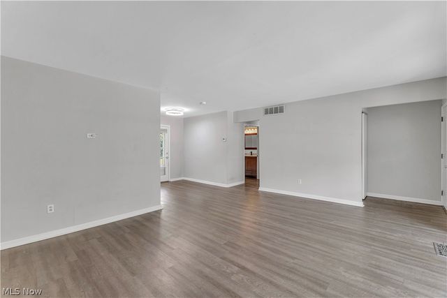 6674 Newbury Lane, Cleveland, OH 44130