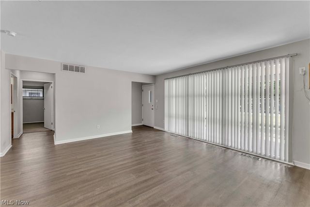 6674 Newbury Lane, Cleveland, OH 44130