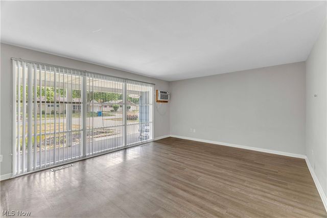6674 Newbury Lane, Cleveland, OH 44130