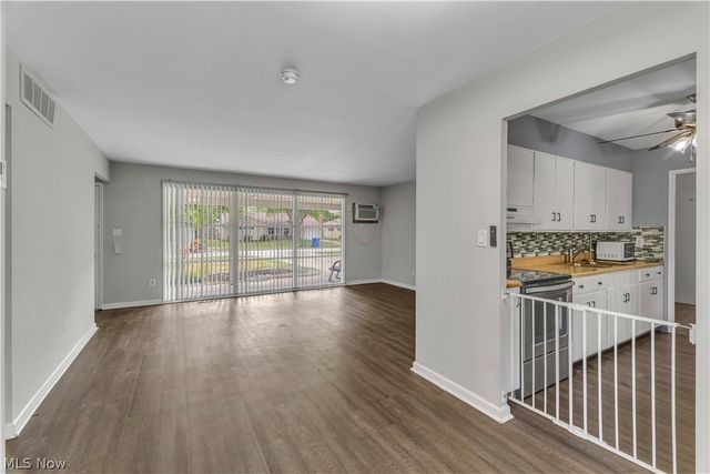 6674 Newbury Lane, Cleveland, OH 44130