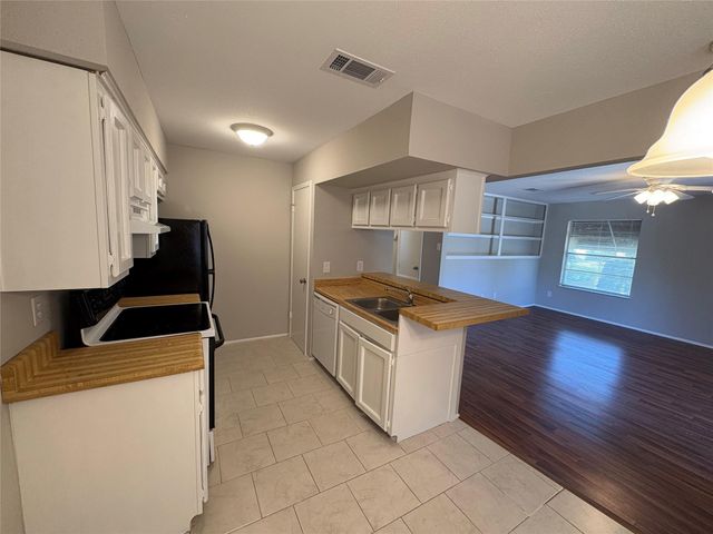 312 S Poplar Street 4, Tomball, TX 77375