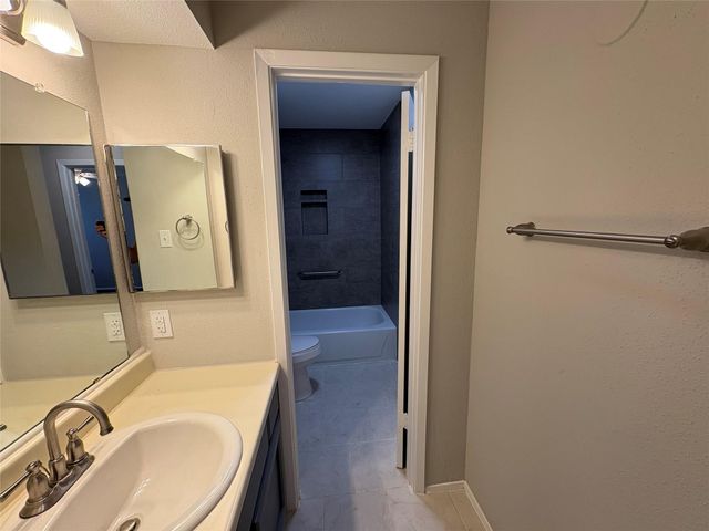 312 S Poplar Street 4, Tomball, TX 77375