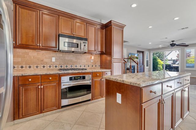 2075 Holt Dr, Lodi, CA 95242