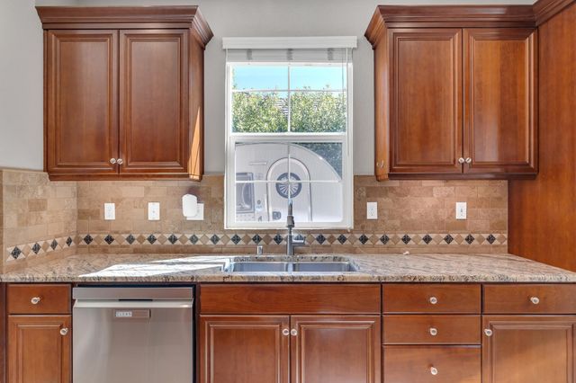 2075 Holt Dr, Lodi, CA 95242