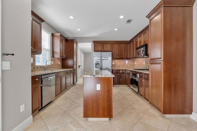 2075 Holt Dr, Lodi, CA 95242