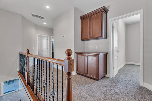 2075 Holt Dr, Lodi, CA 95242