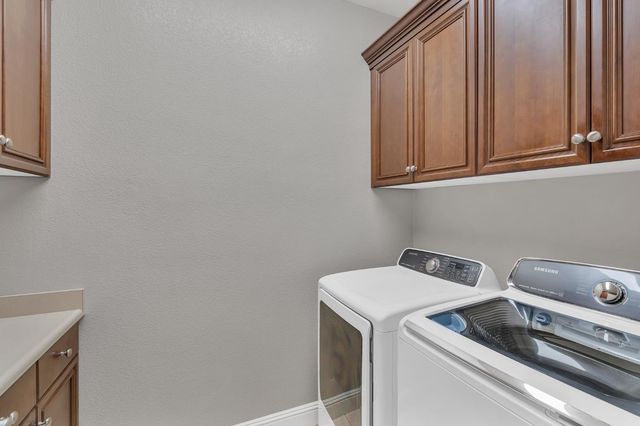 2075 Holt Dr, Lodi, CA 95242