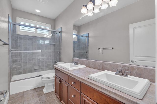 2075 Holt Dr, Lodi, CA 95242